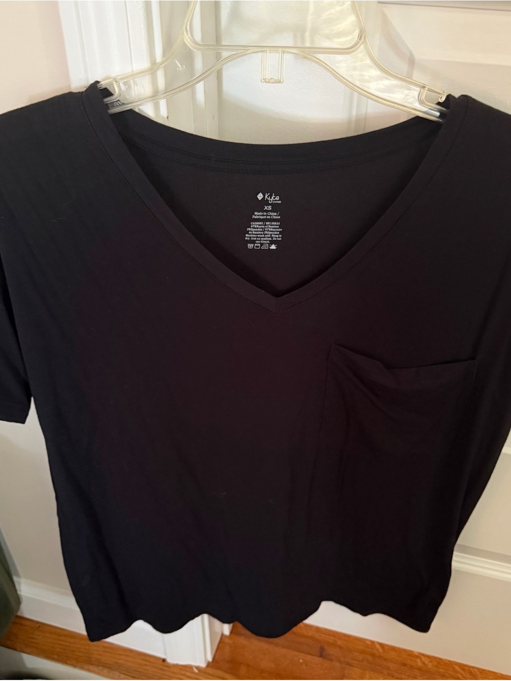 Kyte Women’s V-neck Shirt in Black